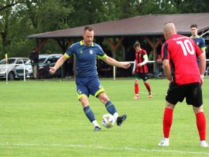 Futbal, 8. liga A: Biely Kostol si poradil s Hrnčiarovcami, Košolná zdolala Modranku