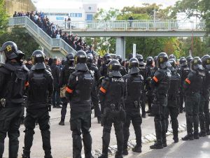 Polícia po derby zadržala fanúšika Slovana za útok na verejného činiteľa