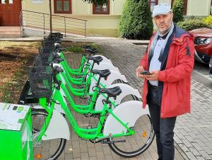Smolenice spustili systém zdieľaných bicyklov, na požičanie stačí telefón