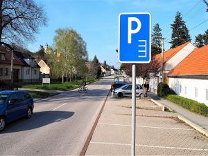 Smolenice schválili spoplatnené parkovanie v niektorých častiach obce