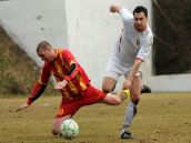 Mikláš v novom drese hneď proti svojim