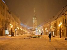 Trnava najala externých zamestnancov na zimnú údržbu chodníkov v centre