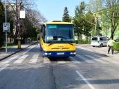 Nehoda na Špačinskej: Školáčka po kolízii s autobusom vyviazla s ľahkými zraneniami