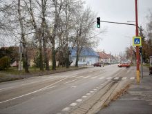 Nebezpečný priechod na Špačinskej má riešenie, pribudne viacero bezpečnostných prvkov