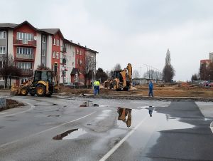 Výstavba križovatky komplikuje dopravu v Trnave, treba rátať so zdržaním