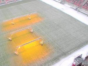 Na futbalovom štadióne beží vykurovanie, sneh by mali do soboty roztopiť