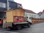 Za uskladnenie stánkov z Vianočných trhov bude radnica platiť súkromnej firme