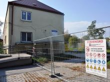 Práce na Coburgovej zastavili, rekonštrukcia Zariadenia opatrovateľských služieb sa oddiali