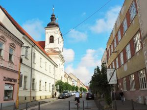 Veriaci v Trnave dostanú informácie, ako najvýhodnejšie zaparkujú pri kostoloch