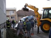 V Štefanove nehoda dvoch áut a cyklistky, ženu odviezla sanitka
