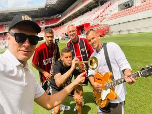 Hudba z Marsu vydala futbalovú skladbu, v klipe účinkujú hráči Spartaka