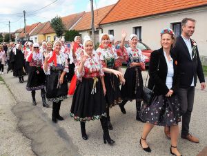 V Suchej nad Parnou počas dožinkových slávností ďakovali za úrodu