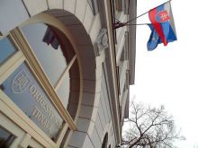 Muž, ktorý v opitosti vyhodil mačku z ôsmeho poschodia, dostal podmienku