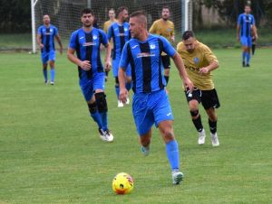 Futbal, 9. liga: Pečeňady vyhrali súboj prvého s druhým, Trstín mal gólový záver