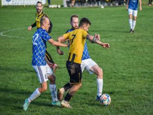Futbal, 8. liga B: Moravany remizovali s Veľkými Kostoľanmi, druhé zimujú Šúrovce