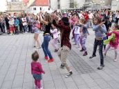 Trnava v nedeľu oslávi Medzinárodný deň tanca, na pešej zóne vystúpi stovka účinkujúcich
