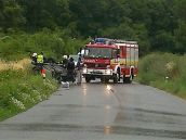 Nehoda pri Tepličkách: Vodička dostala šmyk, auto skončilo na streche