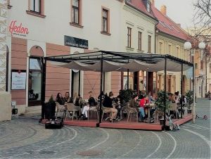 Gastropodnikom v Trnave umožnia mať exteriérovú terasu aj v zime