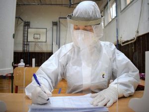 Zo 190-tisíc testov bolo v Trnave 1390 pozitívnych, cez víkend odbery pokračujú