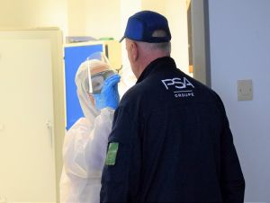 V trnavskej automobilke testami zachytili ďalších 19 pozitívnych pracovníkov