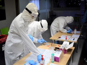 Antigénové testovanie skončilo, pokračujú PCR testy. Očkovaní majú výhody