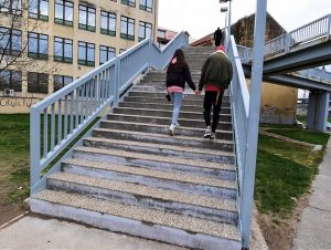 Schodisko z Kollárovej ulice k železničnej stanici v Trnave je opäť otvorené