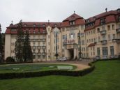 Kuchári nechceli variť luxusné jedlá z ničoho, tak odišli