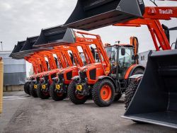 Krajskí cestári majú nové vybavenie, dostali nové traktory za viac ako tri milióny eur