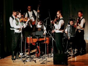 V areáli Kaštieľa Dolná Krupá vystúpi folklórny súbor Trnafčan