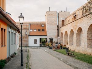 Pri trnavských hradbách ponúknu k vínu koncert aj cestovateľské kino