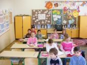 Učitelia súkromnej školy neštrajkujú, lebo ju dotujú rodičia
