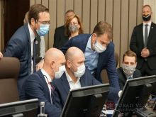Od polnoci bude platiť zákaz vychádzania aj zhromažďovania, sú v ňom výnimky