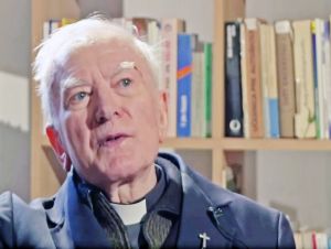 V Radošovciach odhalili pamätnú tabuľu kňazovi a básnikovi Vítovi Ušákovi