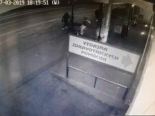 Koplotovčan napadol v Hlohovci muža z Červeníka, polícia už páchateľa chytila