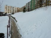 Radnica šetrila na nesprávnom mieste, chodník je priúzky