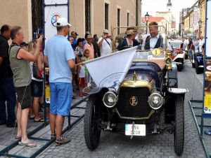 Z Trnavy vyštartujú historické vozidlá, zastavia sa aj v Dolnej Krupej a Malženiciach