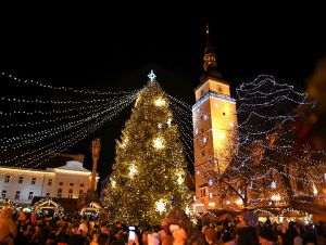 Adventné trhy v Trnave: Pribudne nové osvetlenie, koncertovať prídu známe mená