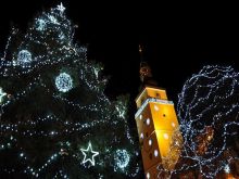 FOTO: Vianočné trhy v Trnave otvoril spevák Adam Ďurica