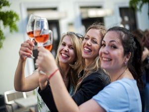 Na nádvorí trnavskej radnice bude v piatok degustácia vín