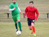 Futbal, 8. liga A: Kumančík vystrieľal body Bíňovciam, Vlčkovce v derby remizovali s Opojom