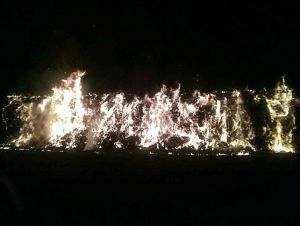 Veľký stoh slamy pri Vlčkovciach niekto úmyselne podpálil