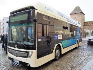 Do štvrtka bude v Trnave premávať vodíkový autobus, ľudí prepraví zdarma