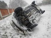 Polícia vyzýva vodičov: Spomaľte a jazdite opatrnejšie!