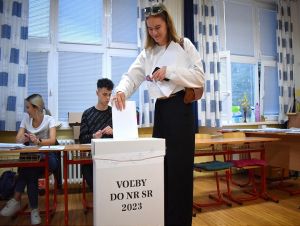 Na celom Slovensku sa začali parlamentné voľby, hlasovať bude možné až do 22:00