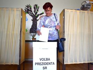 V slovenských prezidentských voľbách kandiduje 11 mužov