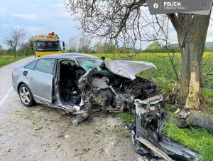 Tragická nehoda: Vodič nafúkal, mladá spolujazdkyňa podľahla zraneniam