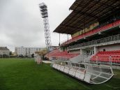 Futbalový štadión: Po severnej tribúne zbúrajú východnú a stožiare