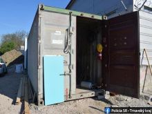 Polícia chytila zlodejov, ktorí vykrádali sklady a novostavby. Odcudzili aj prasa
