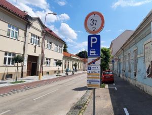 Parkovaciu zónu A v centre Trnavy rozšírili o ďalšie ulice