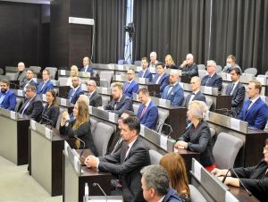 Trnavskí poslanci zarobili mesačne v priemere 310 eur, primátor cez 5 a pol tisíc